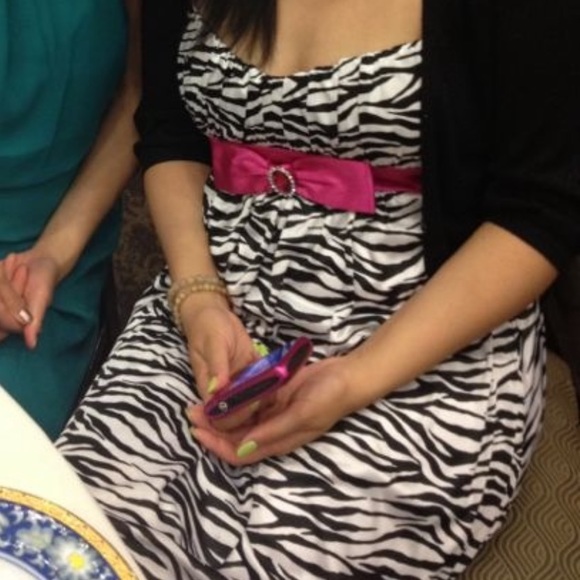 Animal print evening dress with pink trim - Picture 3 of 5